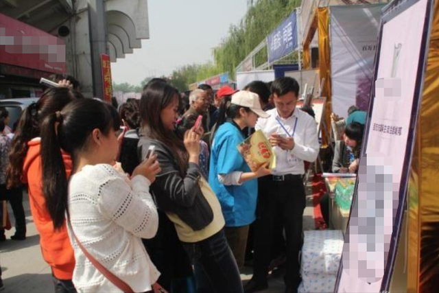 微信怎样精准加人(微信怎么加人又快又多这三种方法可尝试) 微信怎么加人又快又多?这三种方法可尝试,日加2000人不是梦