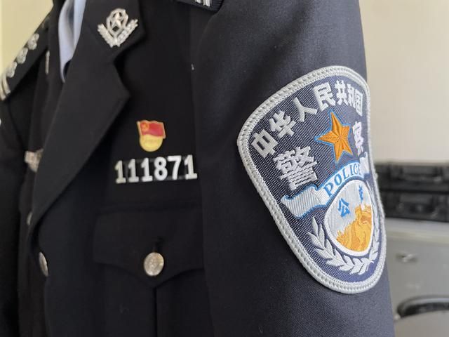 查老公位置又不想让他发现(永久封存的警号111871背后) 永久封存的警号“111871”背后,这对父女隔着生死“同框”