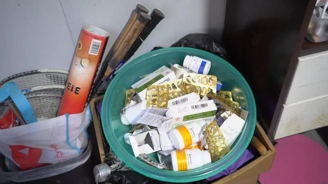 查到女朋友跟十几个人开过房(与异地恋男友校外过夜后) 与异地恋男友校外过夜后,青岛大四女生接到他电话:前女友查出艾滋病,自己也可能被感染…
