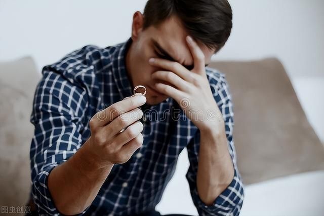 怎么可以知道老公和别人的聊天内容(老婆发现老公和异性的聊天记录) 老婆发现老公和异性的聊天记录,能当做他婚内出轨的证据吗?