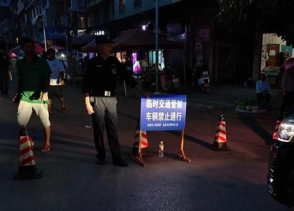 怎样知道老婆以前和谁开个房(现场体验村BA) 现场体验“村BA”,竟挤不进看台