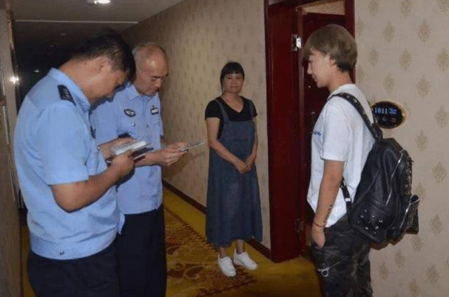 查房查到一个已婚一个未婚(异性同住酒店被查房) 异性同住酒店被查房,不是夫妻关系算违法吗?被查到会被处罚吗?